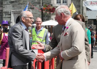 Prince Charles meeting former Mayor Robin Pike